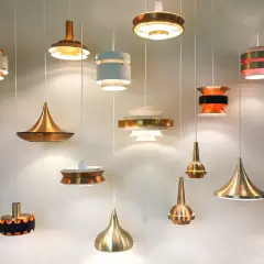 Collection de suspensions design, aux formes variées et aux matériaux nobles. Pourquoi LED ? Pour une lumière douce et chaleureuse.