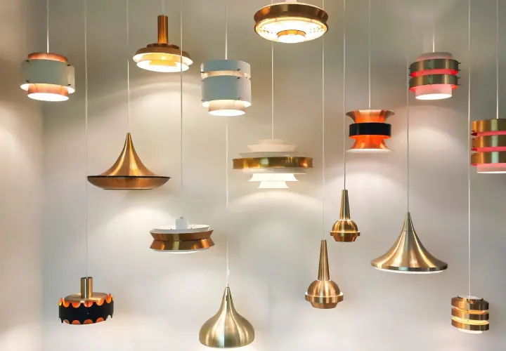Collection de suspensions design, aux formes variées et aux matériaux nobles. Pourquoi LED ? Pour une lumière douce et chaleureuse.