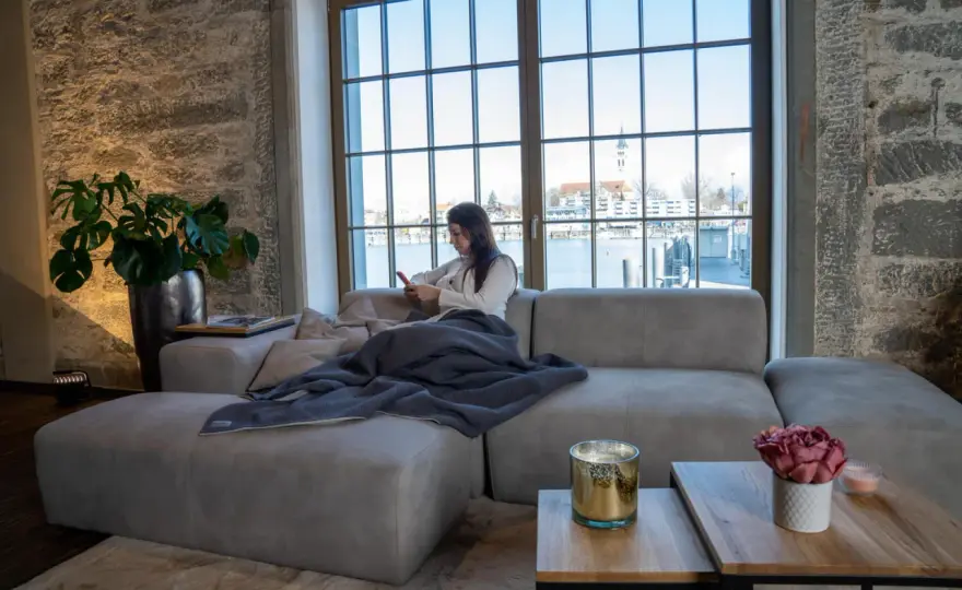 Canapé et mal de dos - Adoptez la bonne posture !