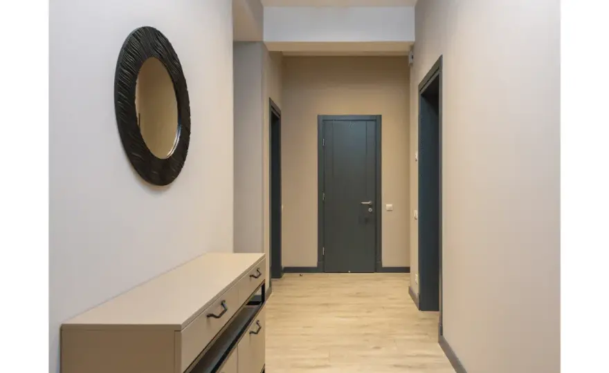Couloir sans fenêtre - Quelle couleur choisir pour l'illuminer ?