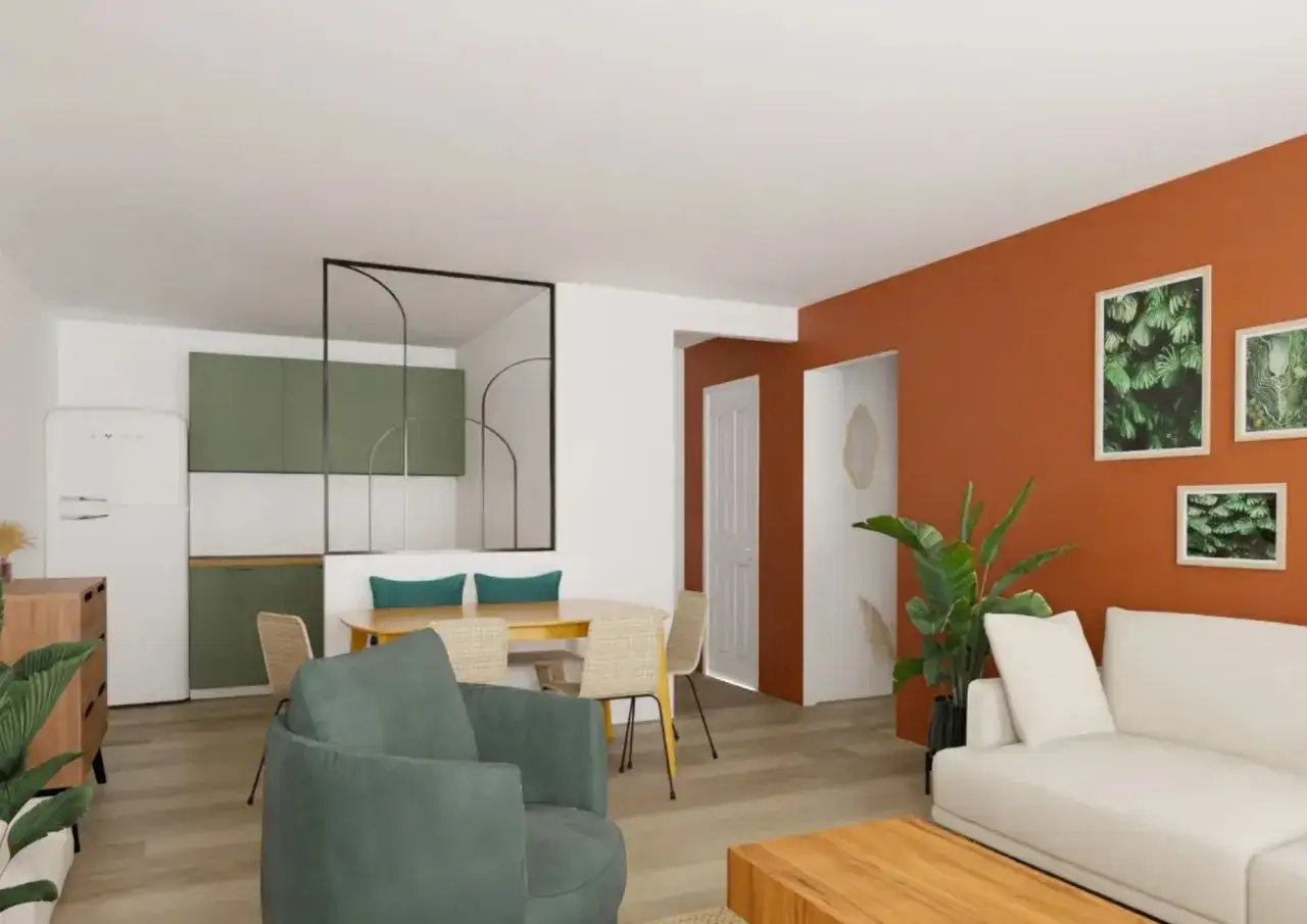 Ambiance chaleureuse et moderne : inspiration d&eacute;co appartement avec canap&eacute; blanc, mur ocre, cuisine verte et fauteuil vert sauge.